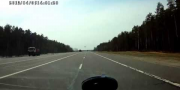 Белорусские реактивные истребители пролетают над загородном шоссе